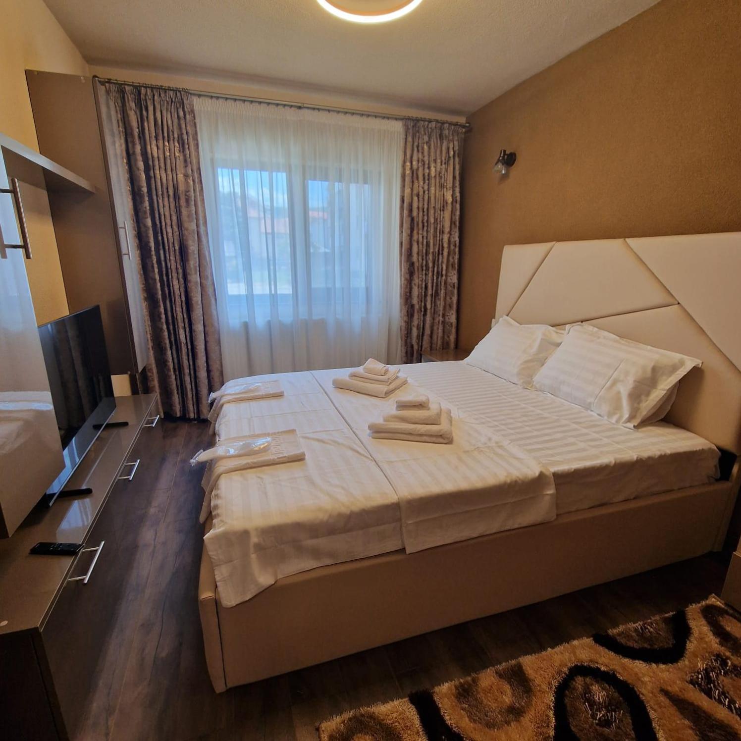 Apartament Iulius 4 Curtea de Argeş Екстериор снимка