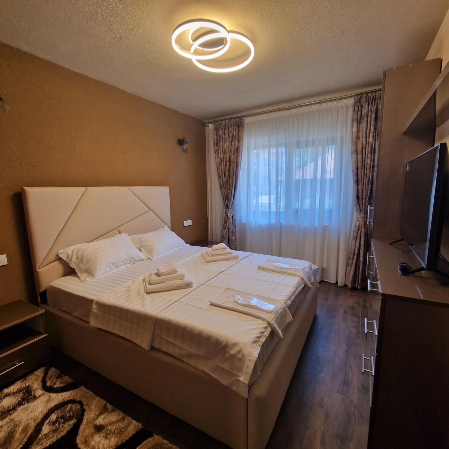 Apartament Iulius 4 Curtea de Argeş Екстериор снимка